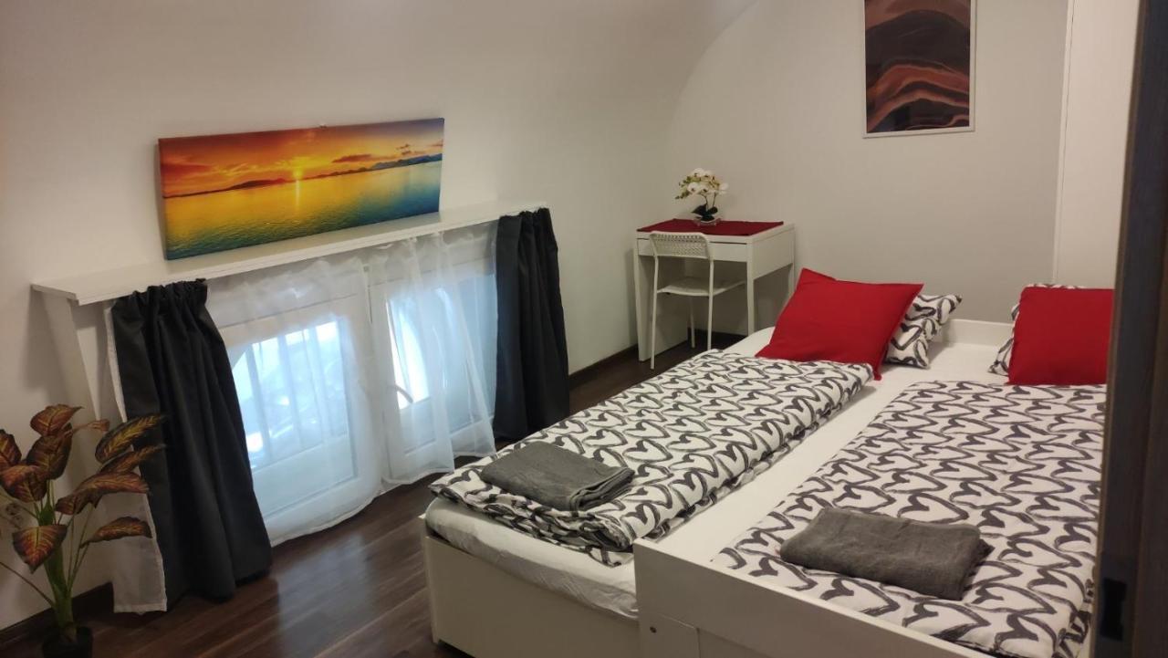 Apartment Eiffel-t45 Five Bedroom Budapest