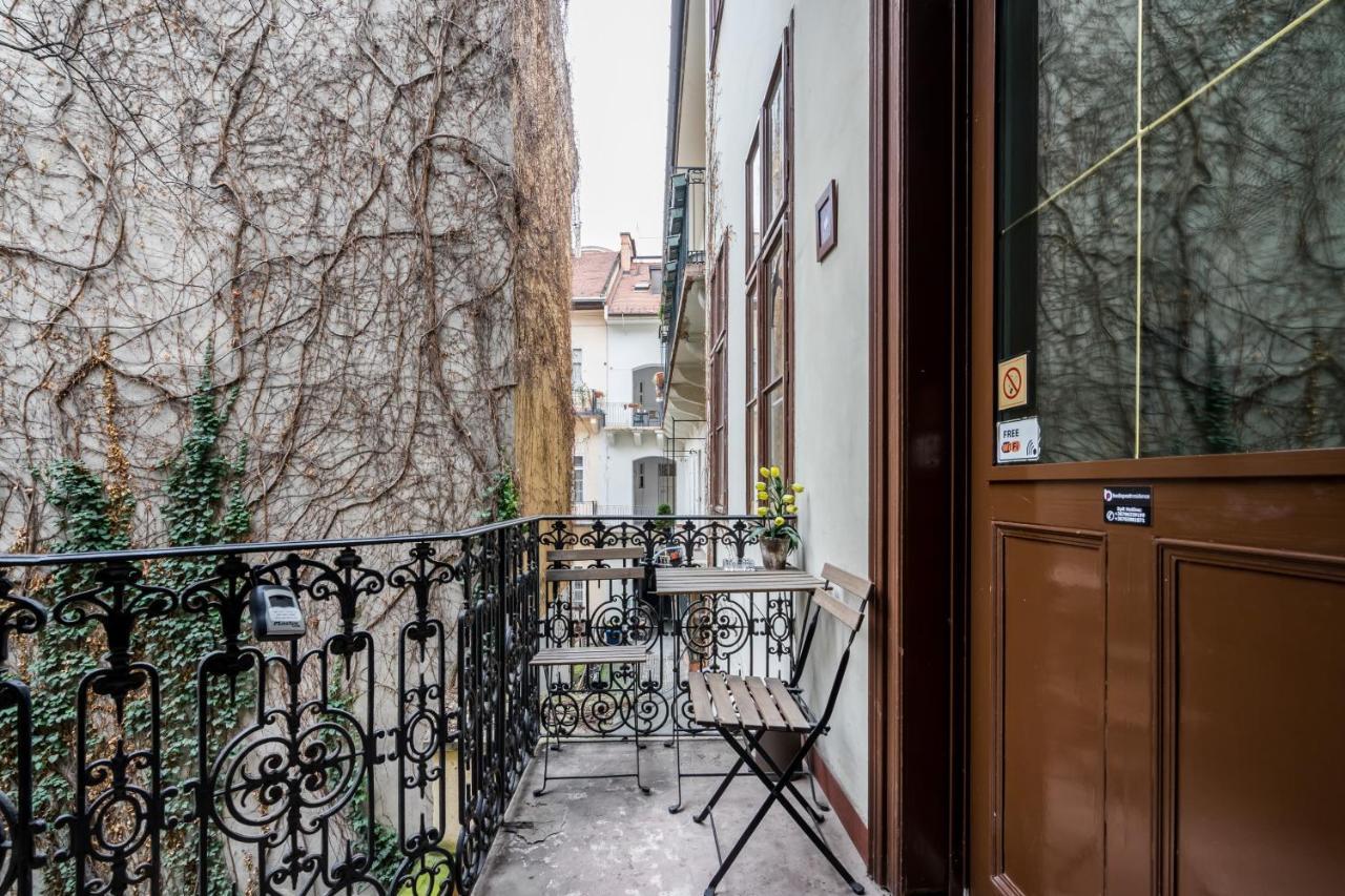 Pyvo Street With Balcony By Nw