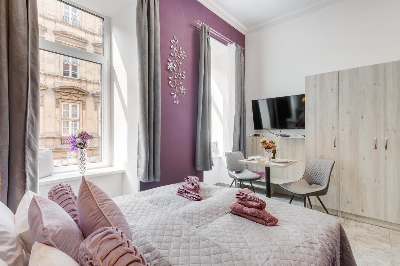 Magic In Downtown Apartment *