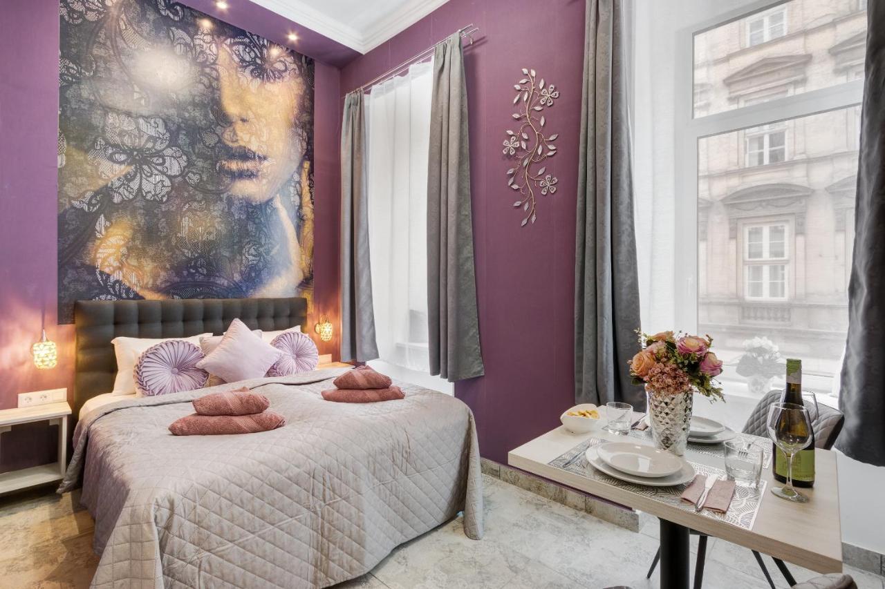 Magic In Downtown Apartment