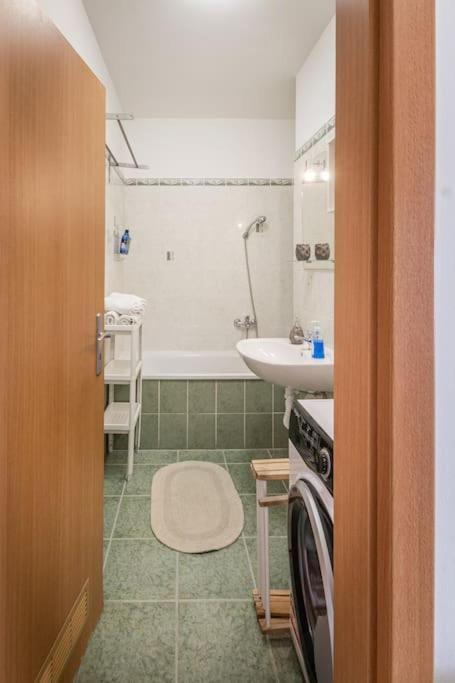 Sunny And Pet Friendly 1bedr Close To The Centre Apartamento