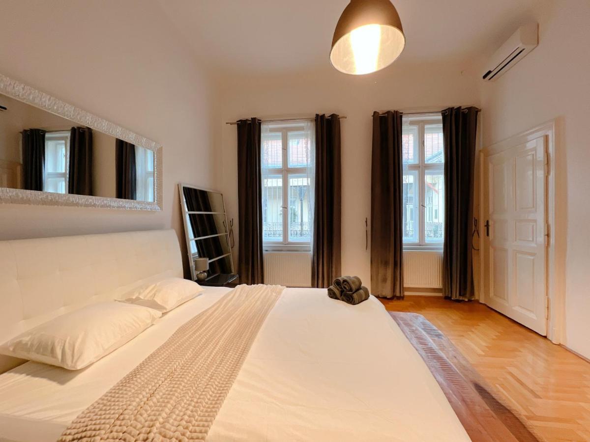 Duplex Penthouse With Sauna & Jacuzzi In The Centre Of