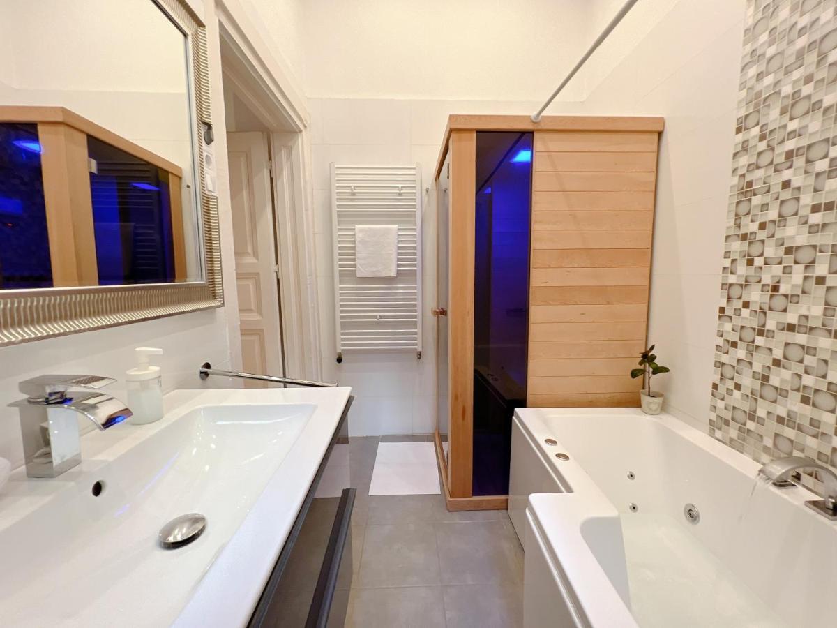 Duplex Penthouse With Sauna & Jacuzzi In The Centre Of *