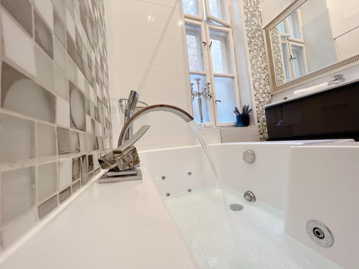 Appartamento Duplex Penthouse With Sauna & Jacuzzi In The Centre Of *