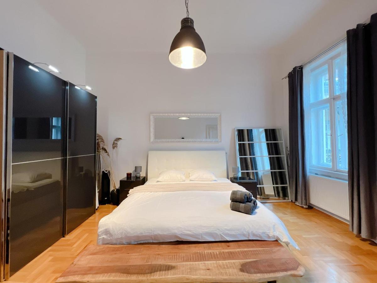 Duplex Penthouse With Sauna & Jacuzzi In The Centre Of