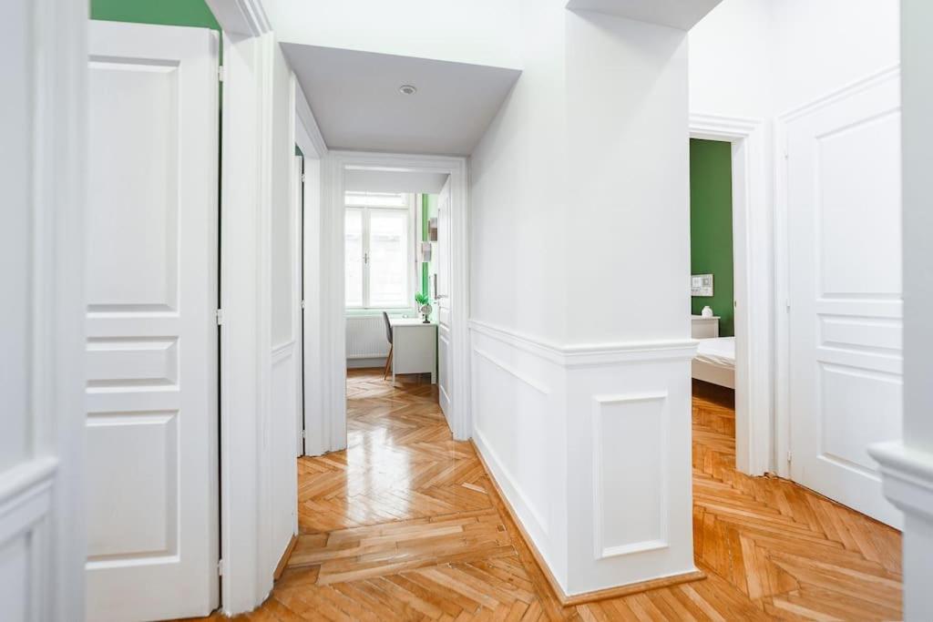 Cityscape Budget Art Deco Appartement