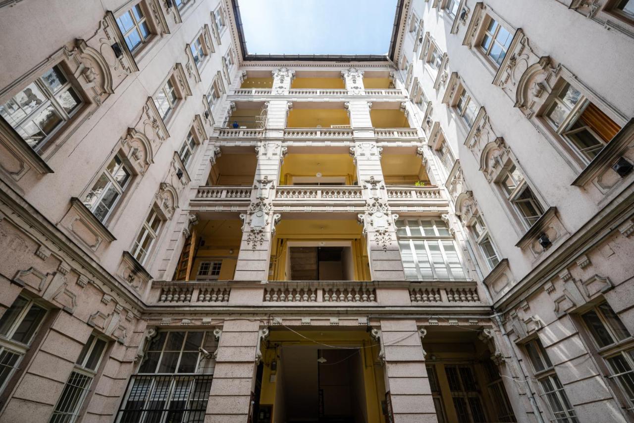 Short Trips * Budapest