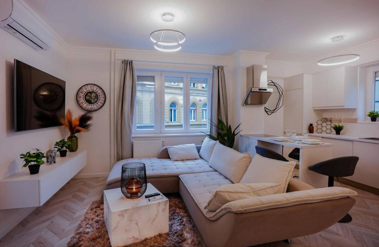 Corvin Avenue Premium Central *