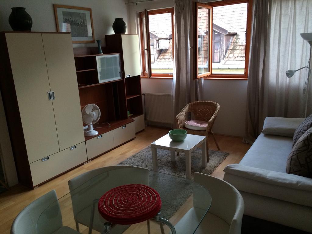 Helena Apartament