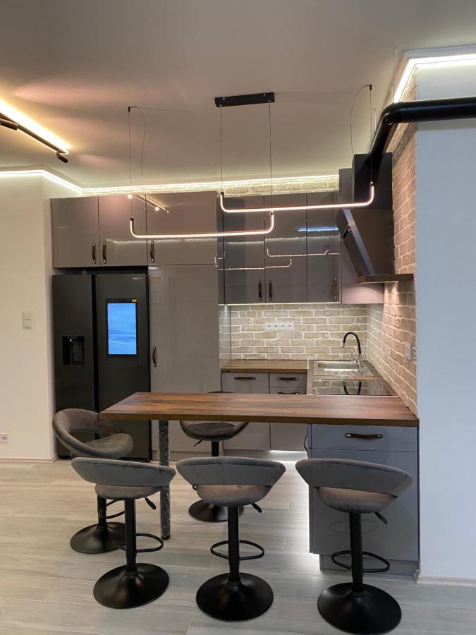 Brand New Luxury In Absolute Downtown Appartamento