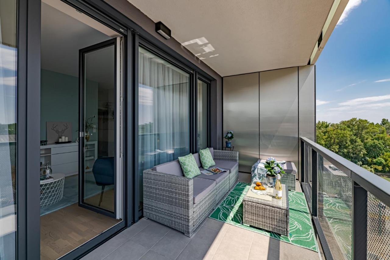 Waterfront Luxuri Villa