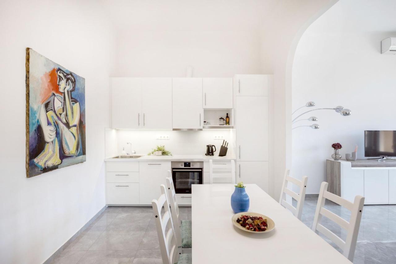 Walk To Vaci Street - Live In Lux Designer Apt W/ Amazing Views *