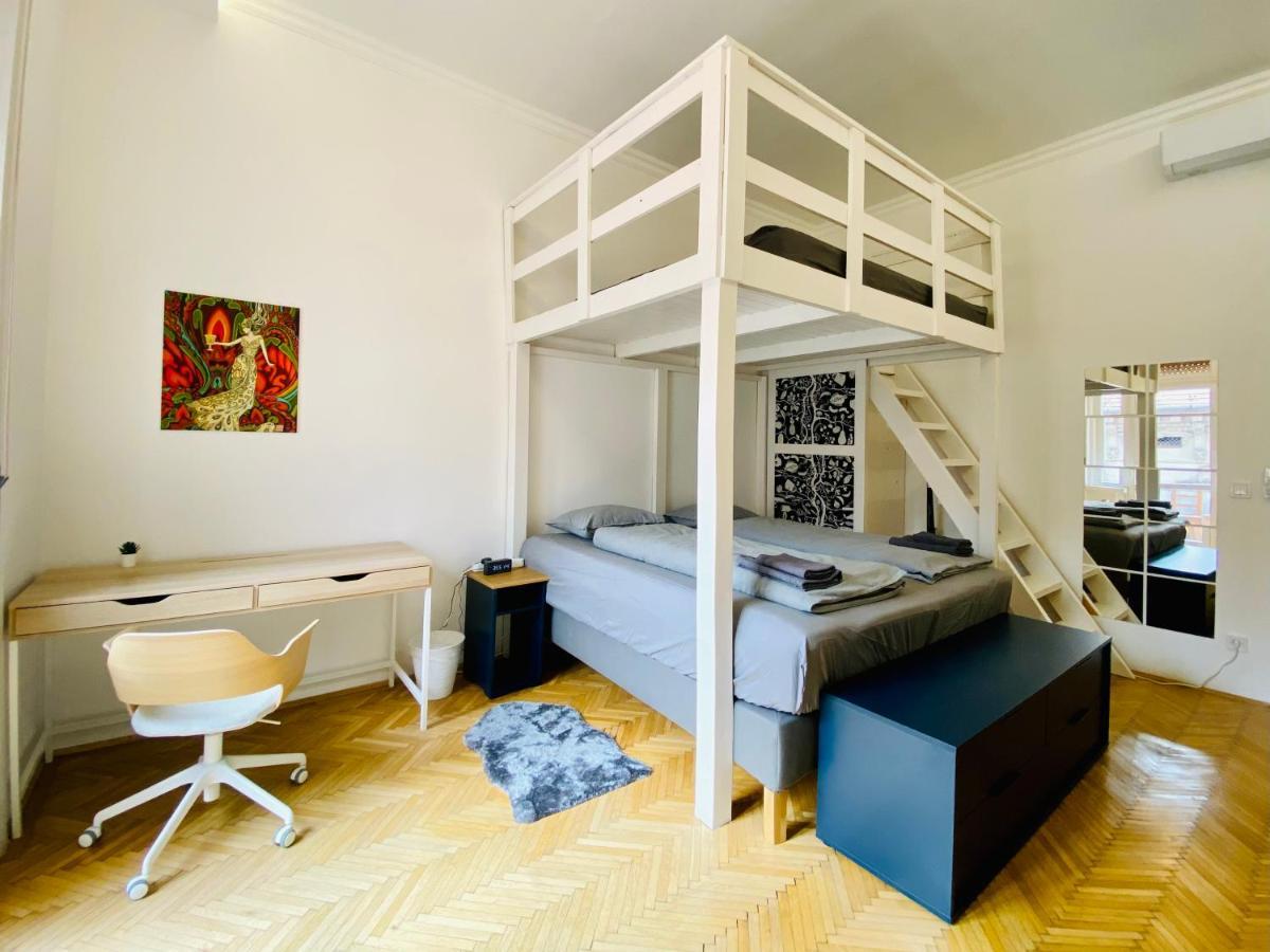 Spacious 4br Oasis In - Bp Sky Apartment