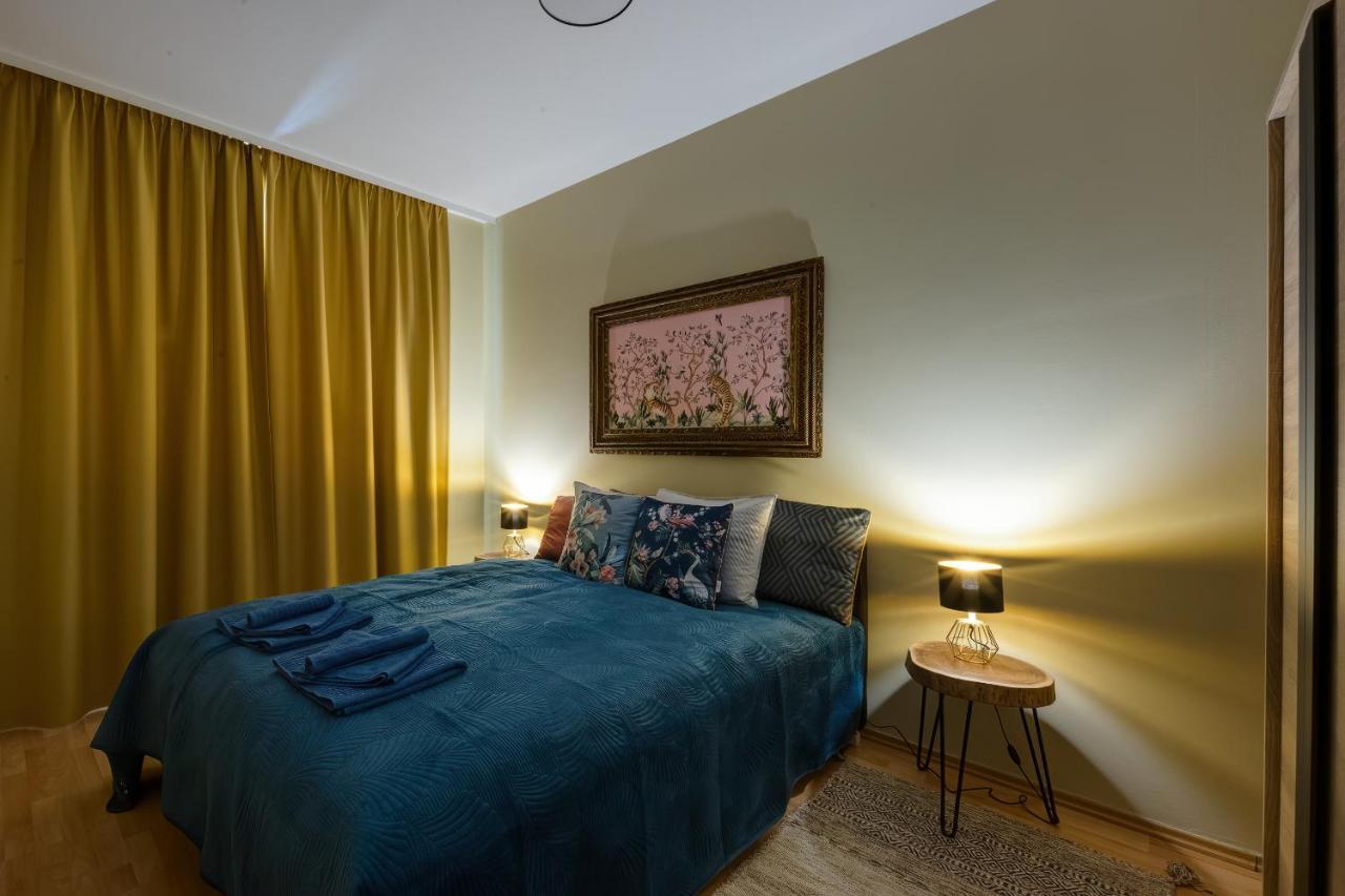 Lejlighed Stylish And Colorful With Balcony *