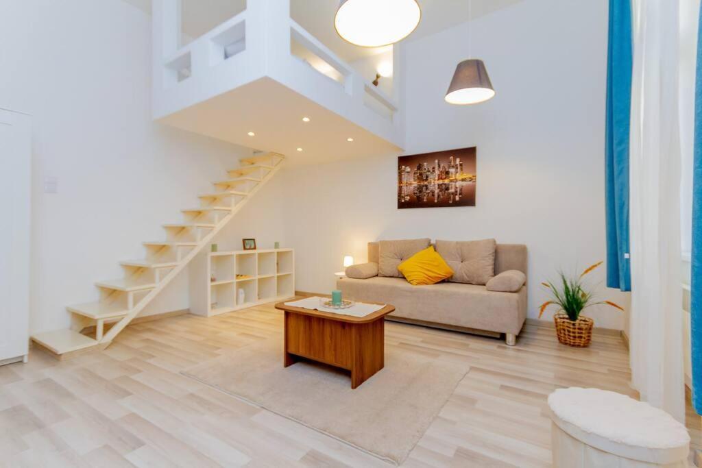 Cozy Nest By The Andrassy Avenue