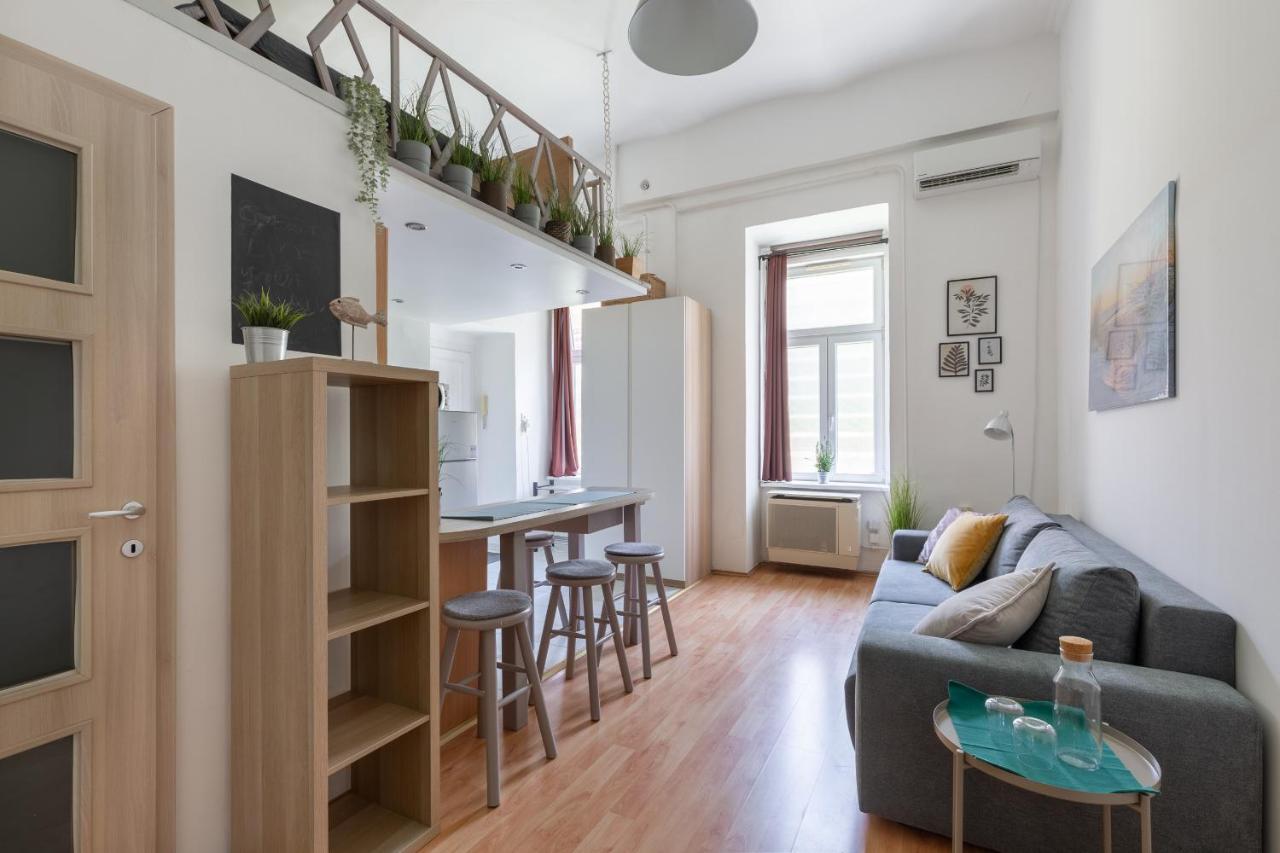 M17 Mecset Apartment *