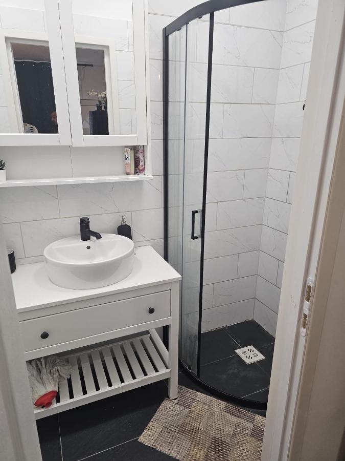 7dab 4 Josika 28 Contactless Self Check-in Guest house