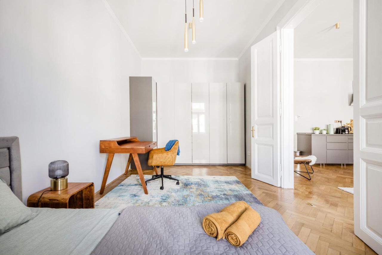 Elegant And Spacious Apartmán *