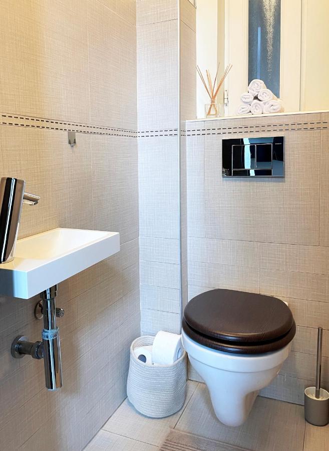 Apartment Deluxe Cosmopolitan Budapest, With Private Parking