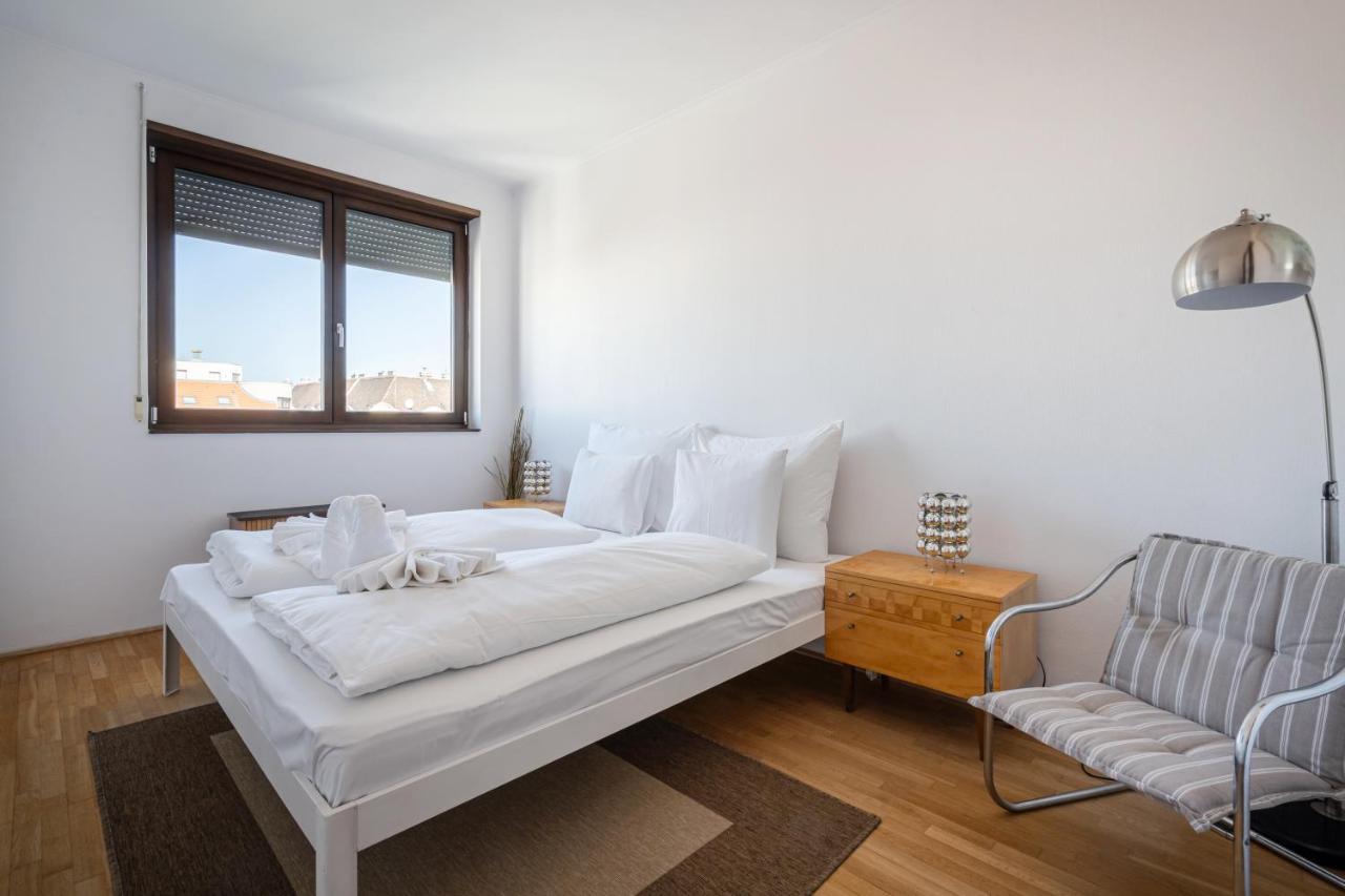Apartment Avant-garde Abode With Terrace Budapest