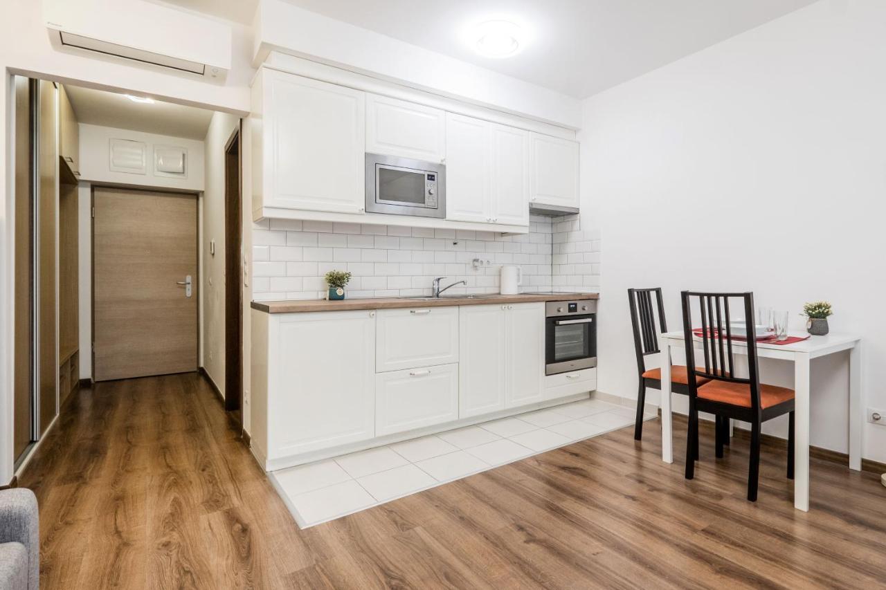 Balcony Studio 2 / Downtown *
