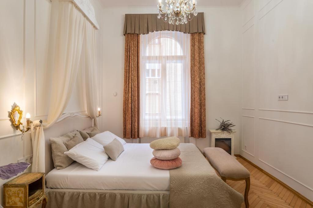Apartment Regina On Kiraly Street Budapest