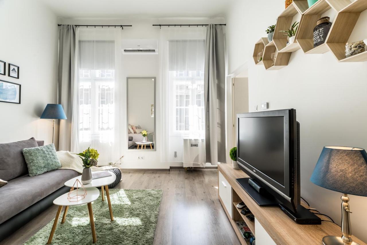 Sun-splashed Retreat In The Heart Of A Vibrant Quarter Budapest