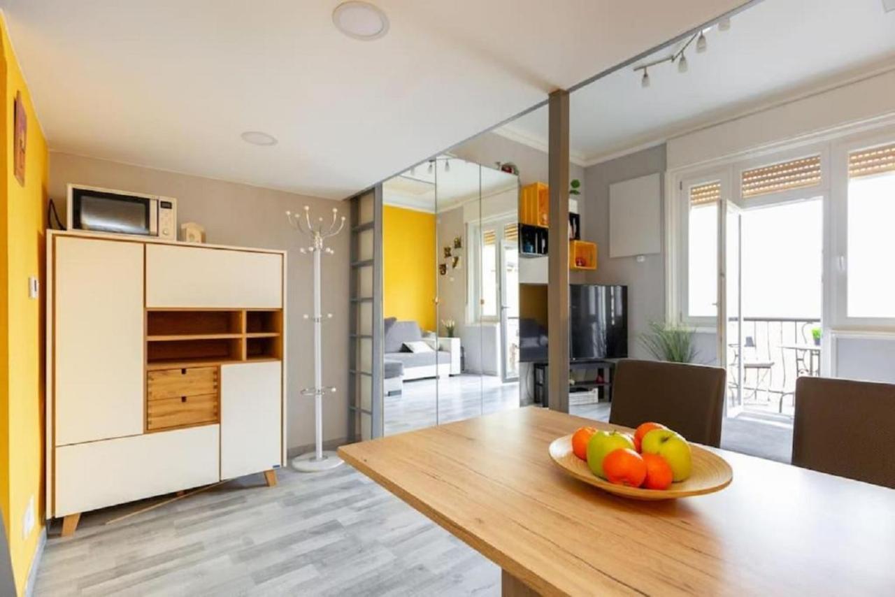 Balzac By Westend Mall With Balcony, Ac Budapest
