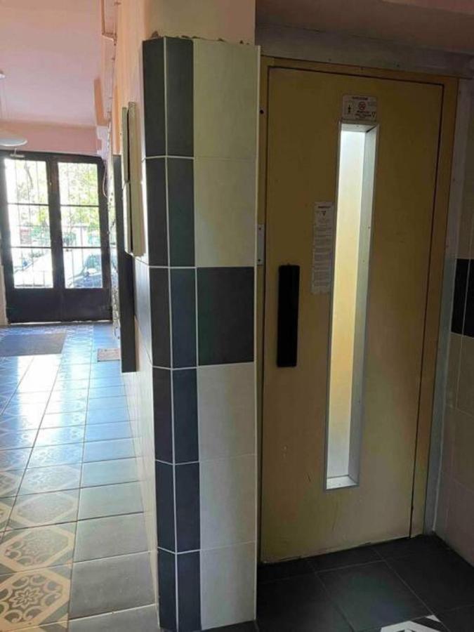 Balzac By Westend Mall With Balcony, Ac Apartamento