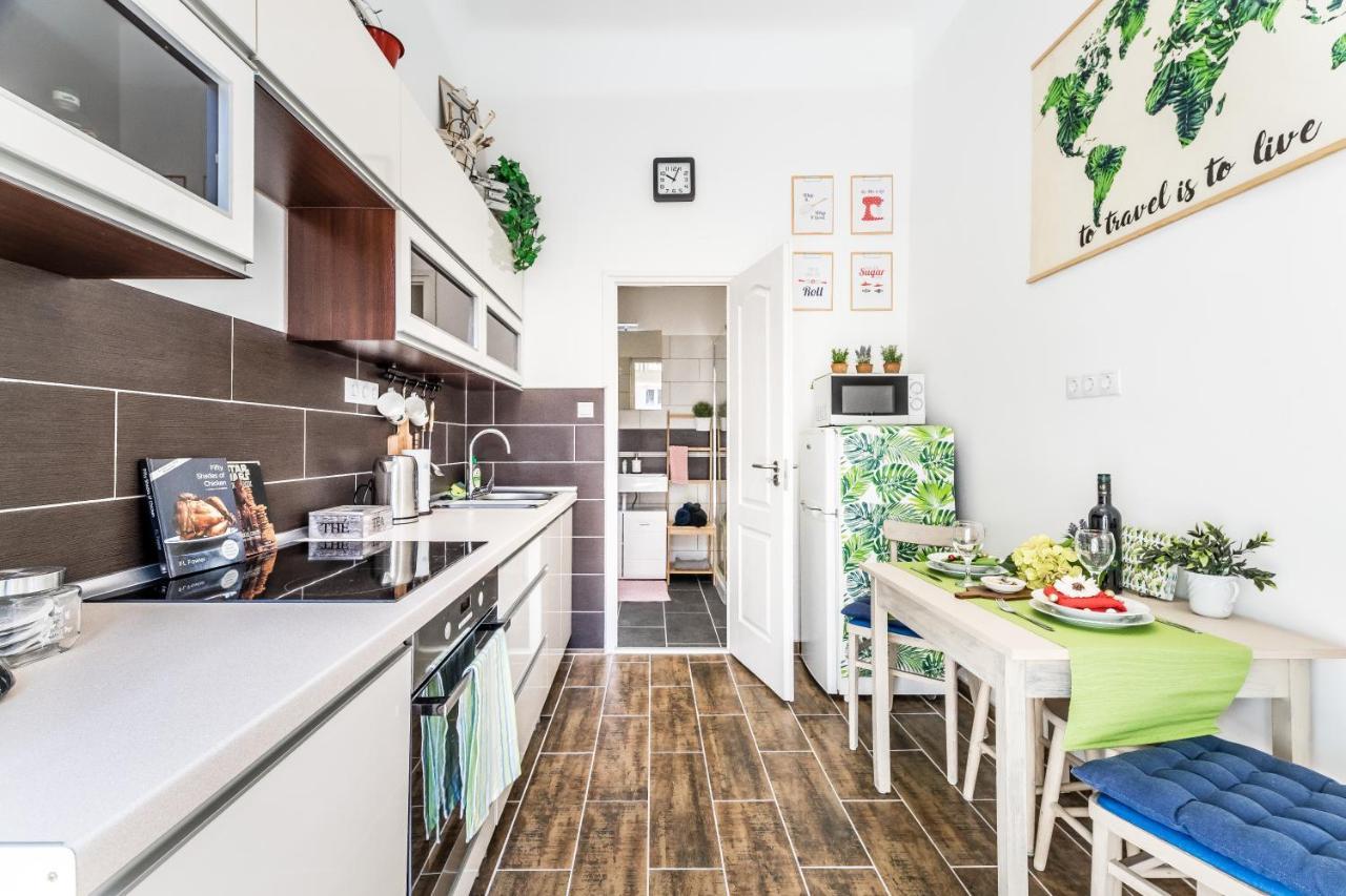 Sun-splashed Retreat In The Heart Of A Vibrant Quarter