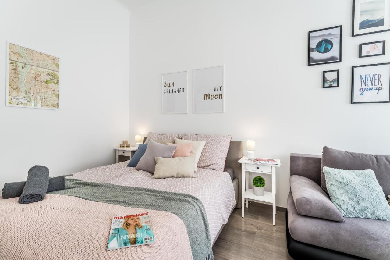 Sun-splashed Retreat In The Heart Of A Vibrant Quarter *
