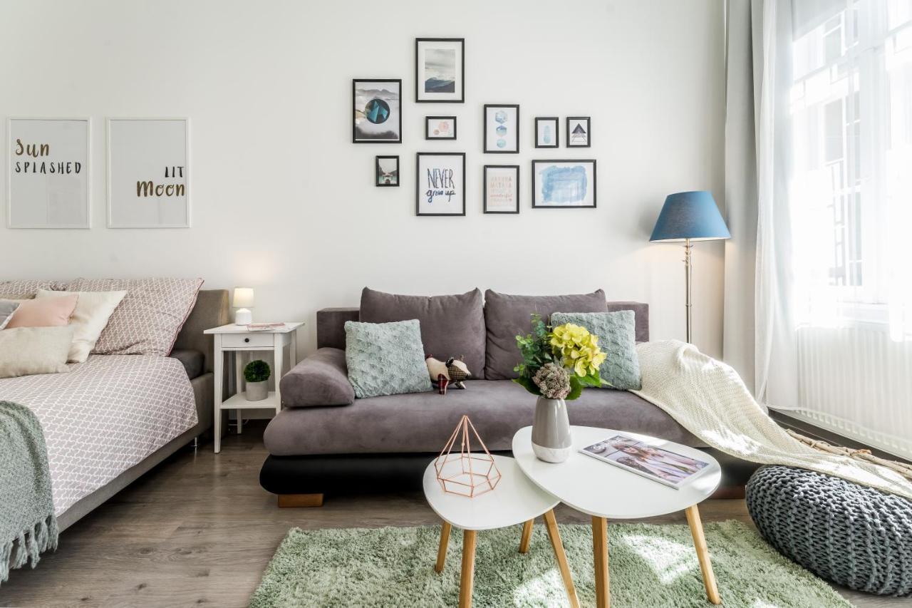 Apartment Sun-splashed Retreat In The Heart Of A Vibrant Quarter Budapest