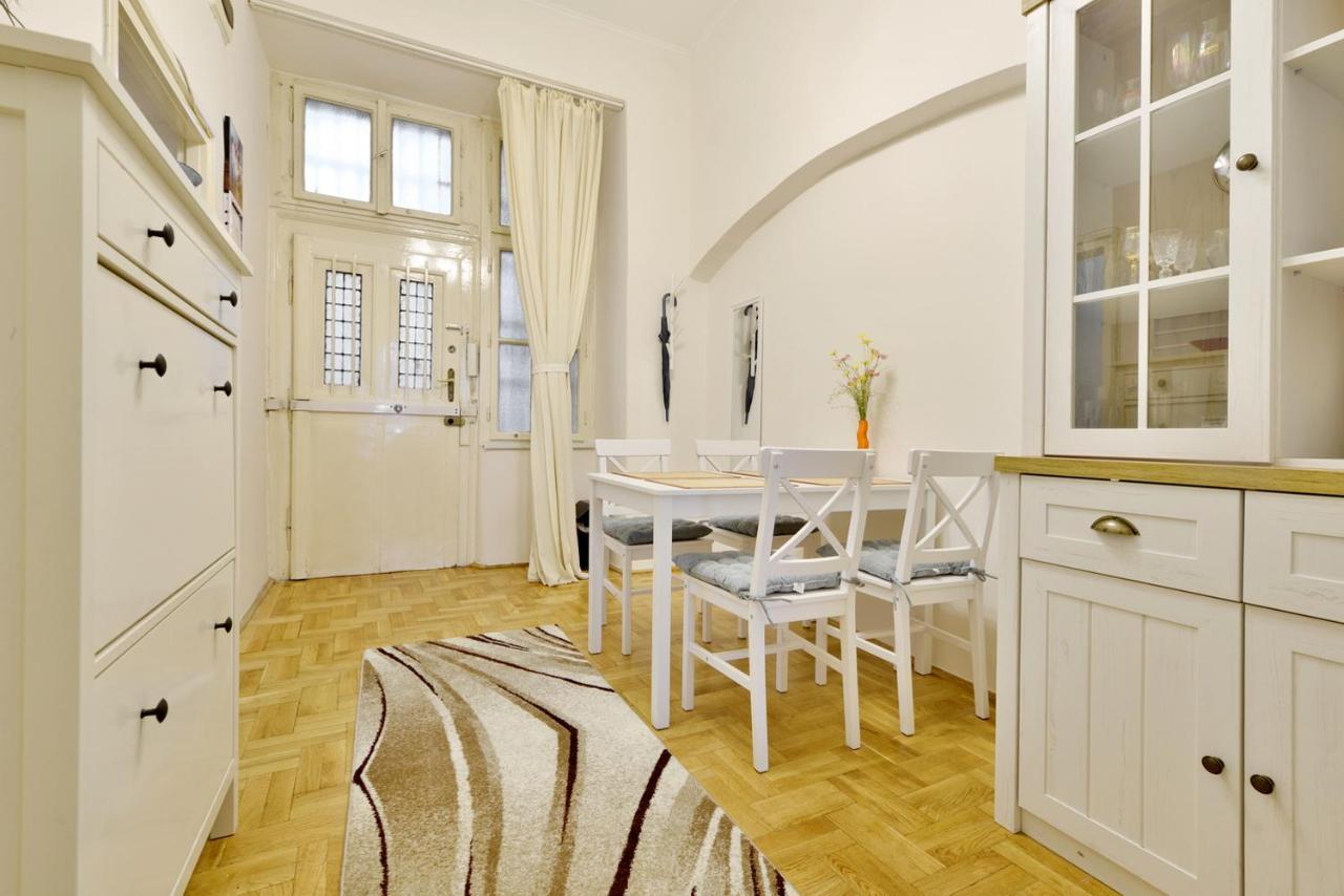 Regi Posta Apartment