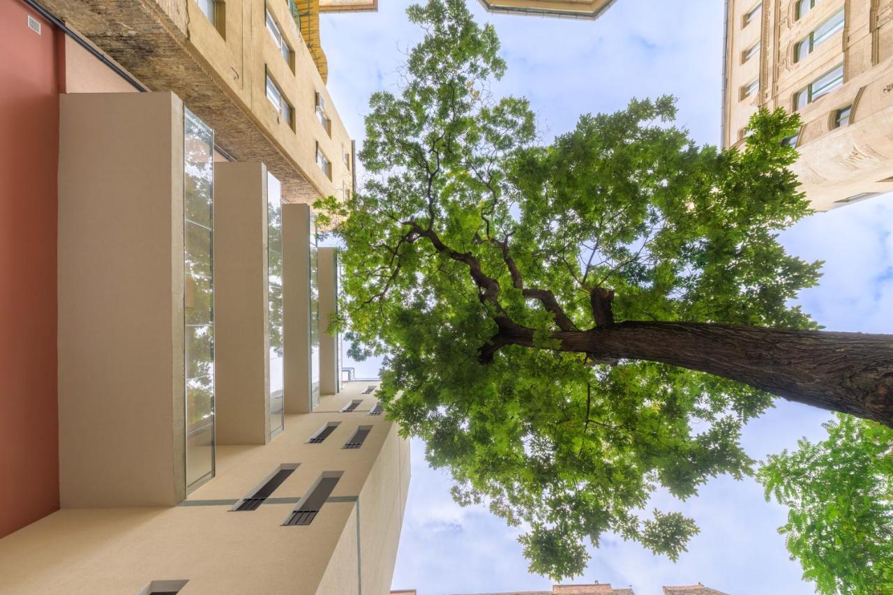 Seasons La Famiglia Apartment