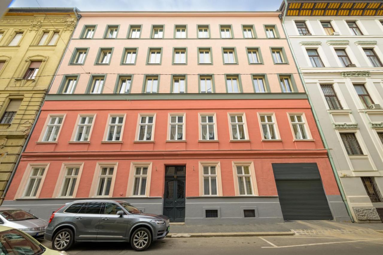Apartment Seasons La Famiglia Budapest