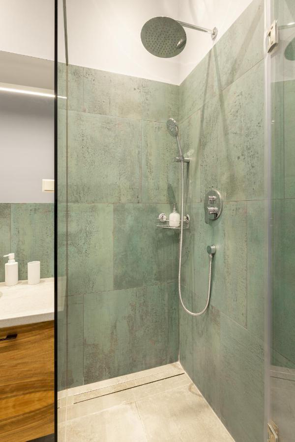 Bauhaus Luxury 2-bedroom In The Absolute Center