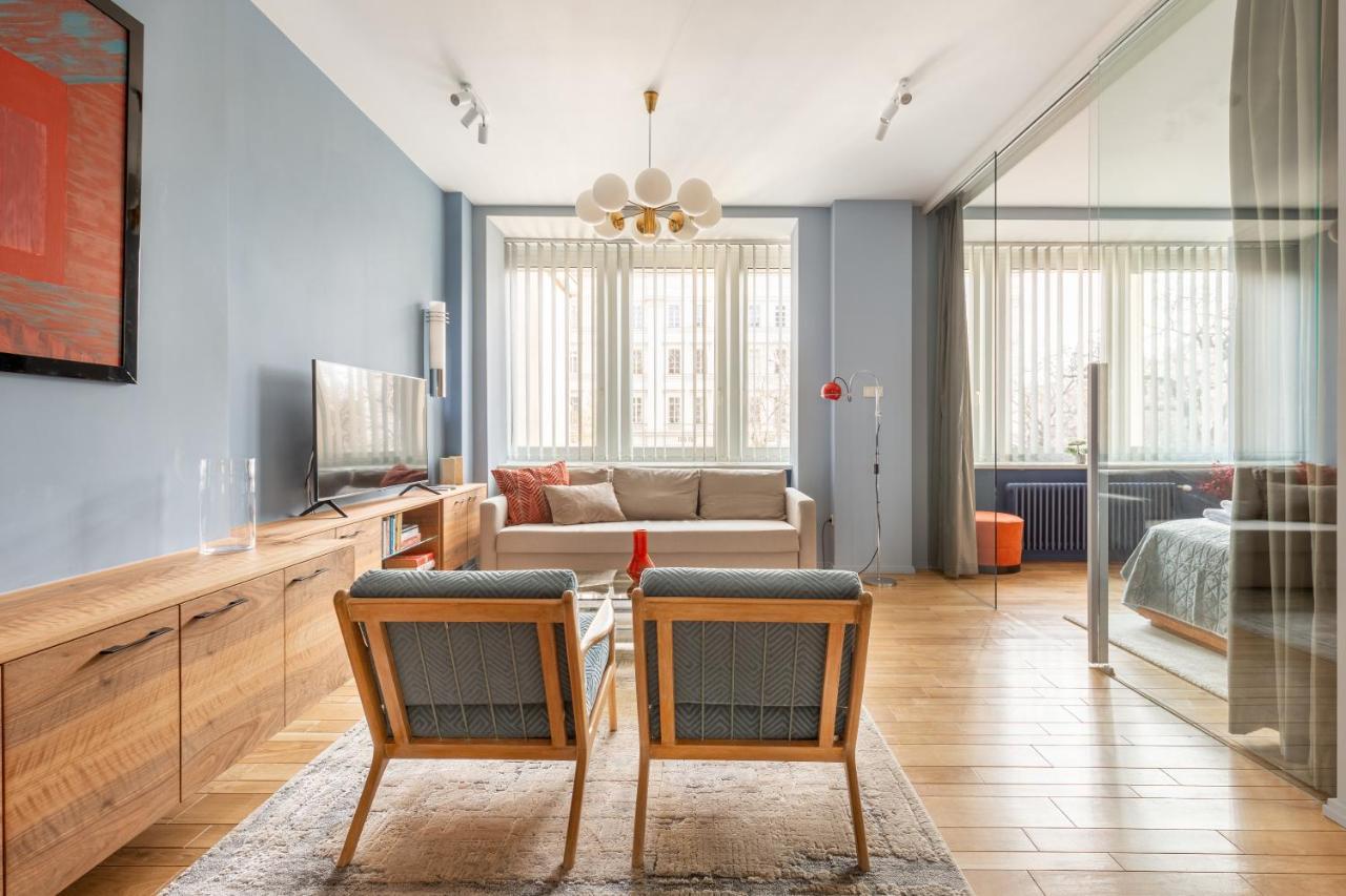 Bauhaus Luxury 2-bedroom In The Absolute Center