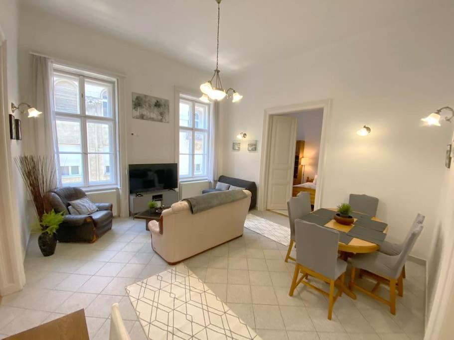 Spacious Andrassy * Budapest