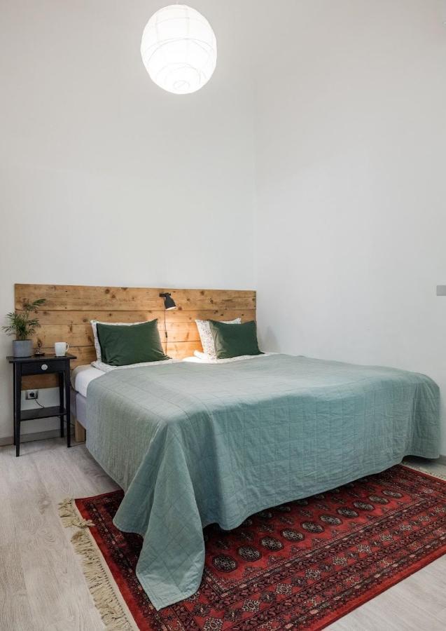 Charming And Unique With Balcony By The Great Synagogue *