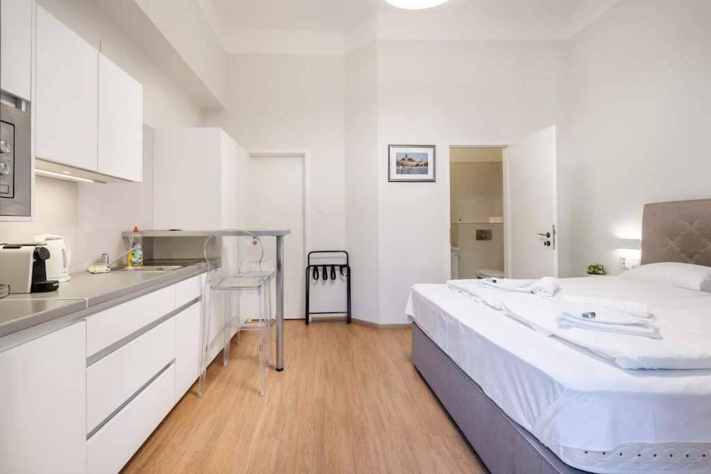 Klauzal Garden Apartments-studio K22 *