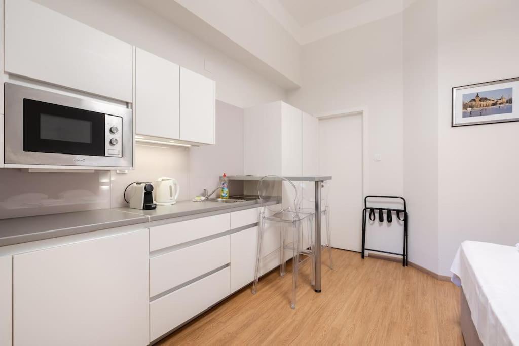 Klauzal Garden Apartments-studio K22 *