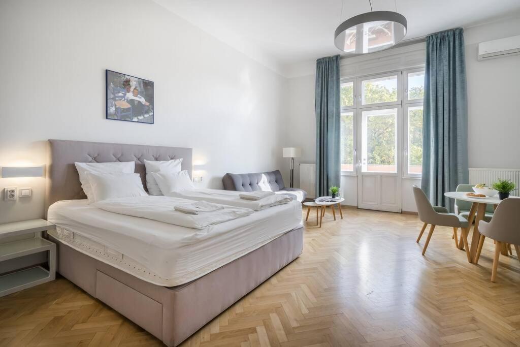 Klauzal Garden Apartment *