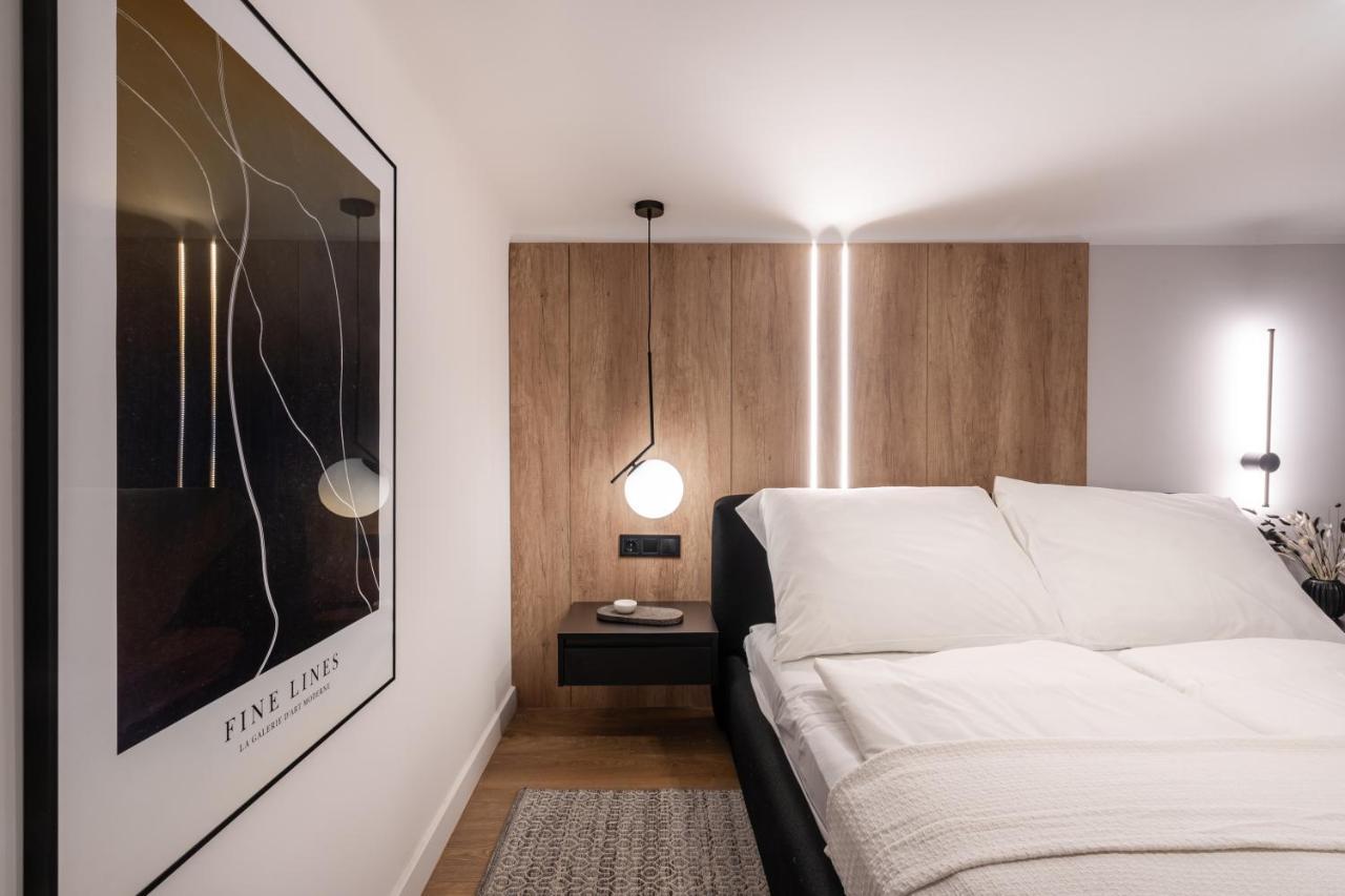 E56 - Grand Boulevard Heritage - Location By Bqa Apartamento Budapest