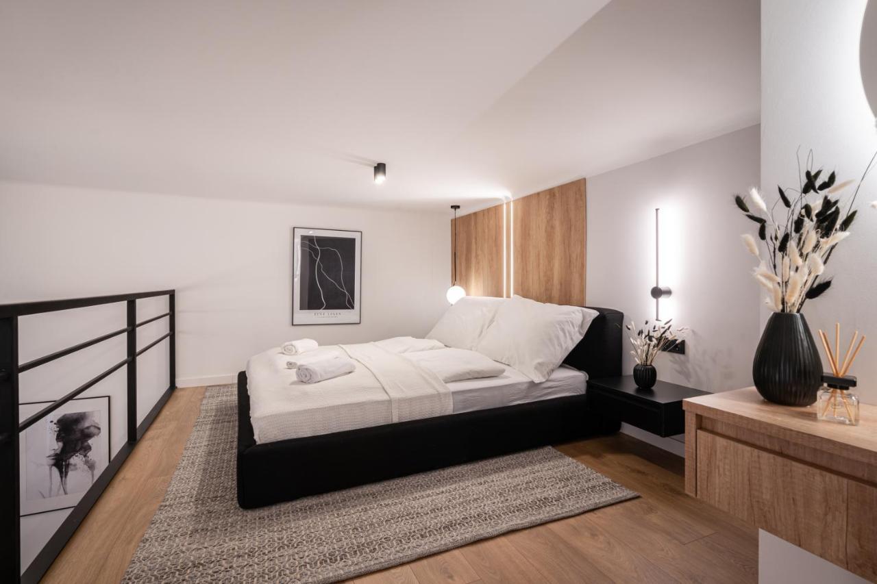 E56 - Grand Boulevard Heritage - Location By Bqa Apartamento