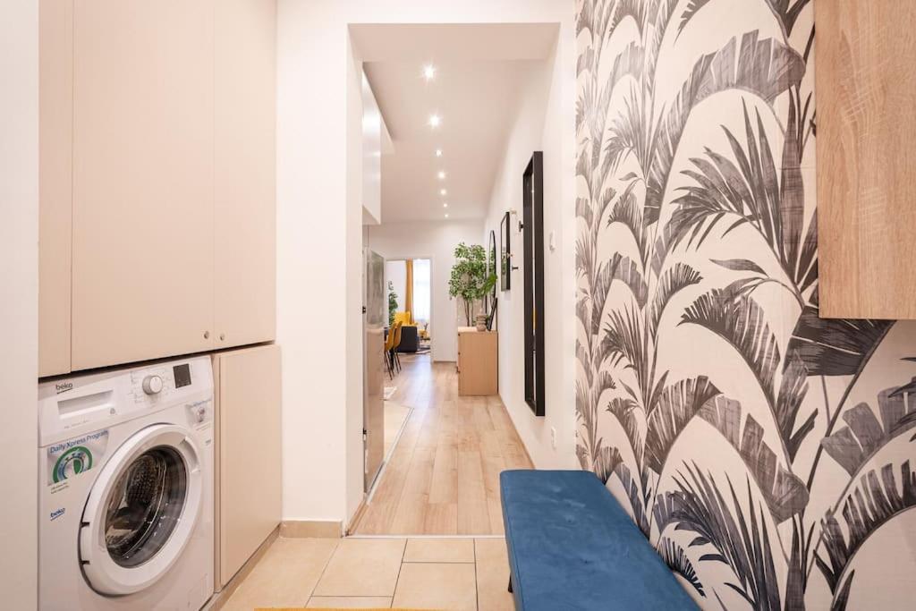 Warm Elegance Retreat : 75 M2 Comfort Near New York Cafe Lejlighed Budapest