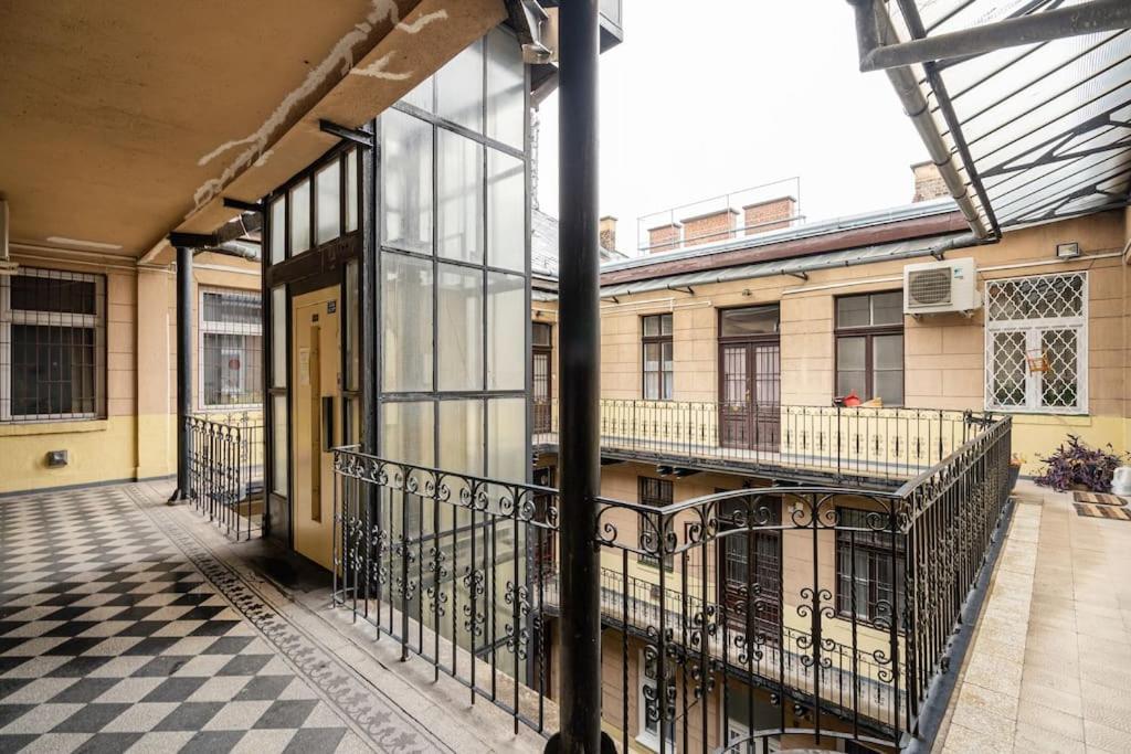 Warm Elegance Retreat : 75 M2 Comfort Near New York Cafe * Budapest