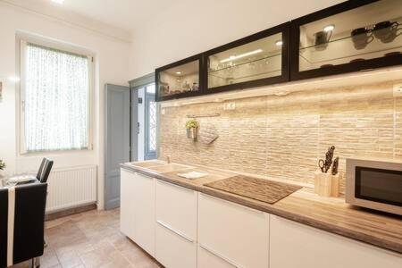 In The Center Apartment *