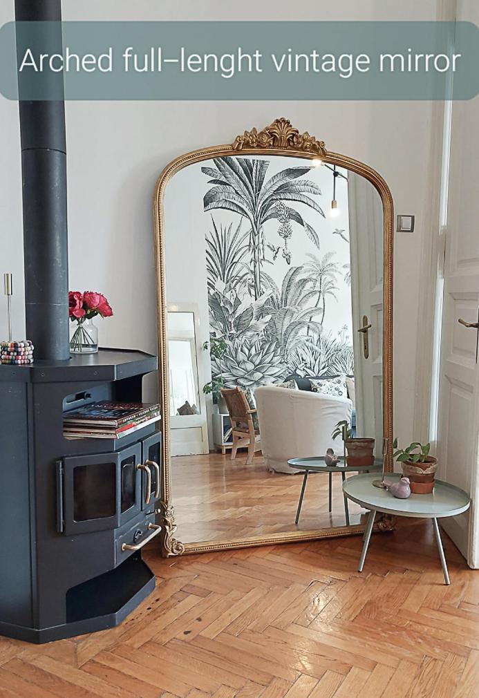 Classic Elegance With Synagogue View By Astoria Lejlighed