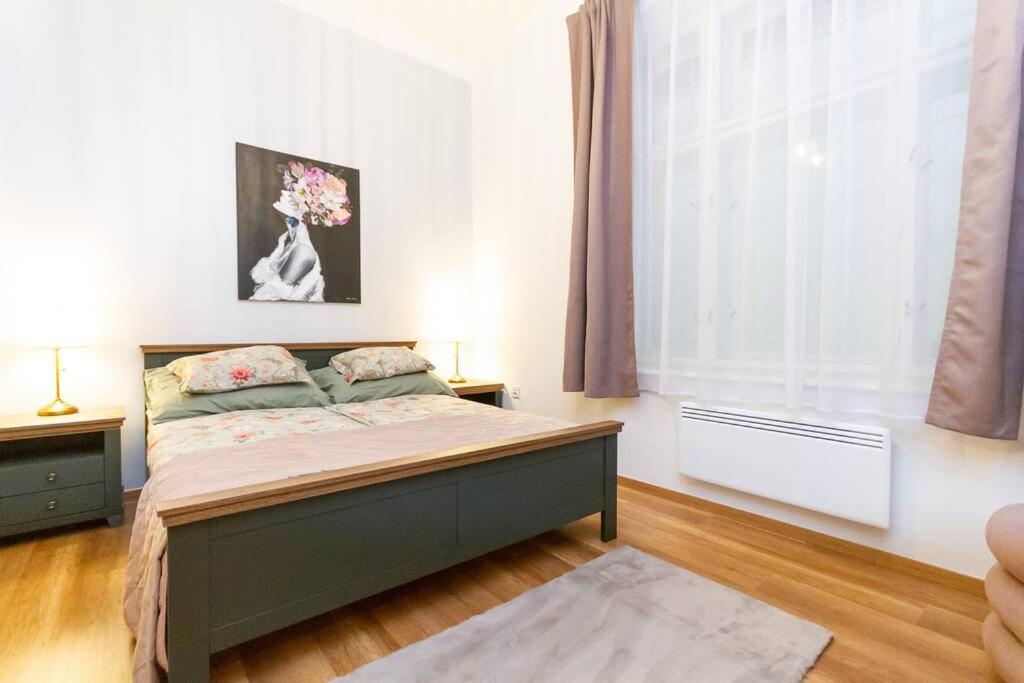 Luxe Haven On Lonyay By Newave Apartamento