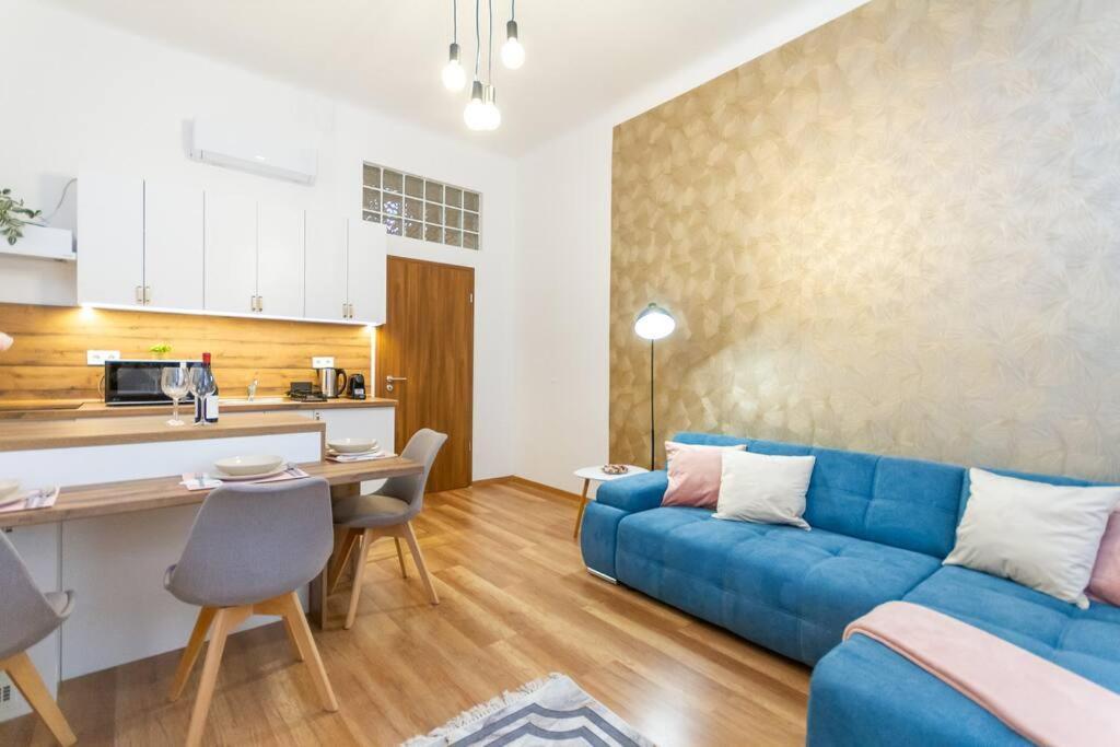 Luxe Haven On Lonyay By Newave Apartamento